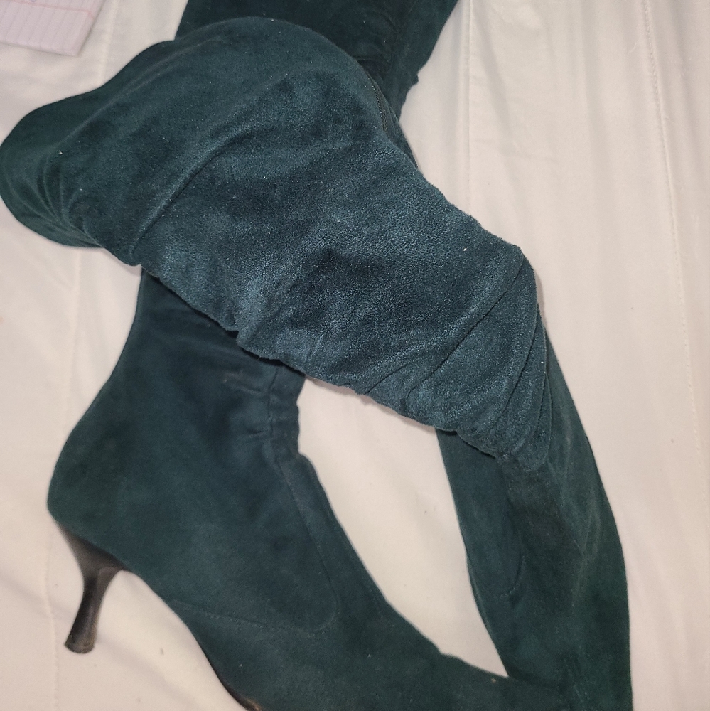 Casual Corner kitten heel boots